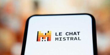 Logo Mistral AI. Partenariat ASML et Mistral AI pour l'intelligence artificielle ? 💡
