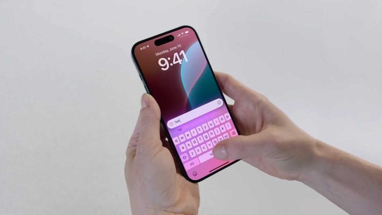 iPhone avec Siri, moteur de recherche IA Apple en préparation? Clavier rose.