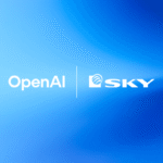 Logos OpenAI et Sky sur fond bleu. Acquisition Sky par OpenAI, intégration IA ChatGPT.