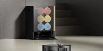 Robot aspirateur noir avec station de nettoyage et disques colorés. Nettoyage intelligent. #robotaspirateur