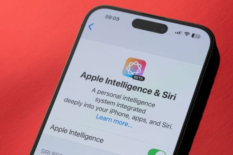 iPhone avec Apple Intelligence & Siri en version bĂȘta. IA Apple.