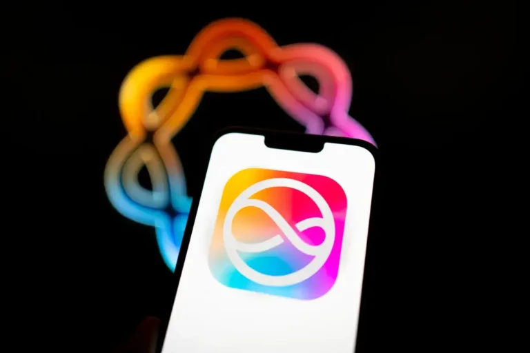 iPhone affichant l'IA de Google, Gemini. Siri d'Apple face à l'IA Google : une révolution ?