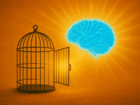 Jailbreaker IA : Cerveau lumineux s'échappant d'une cage ouverte. Jeu IA pour hacker.