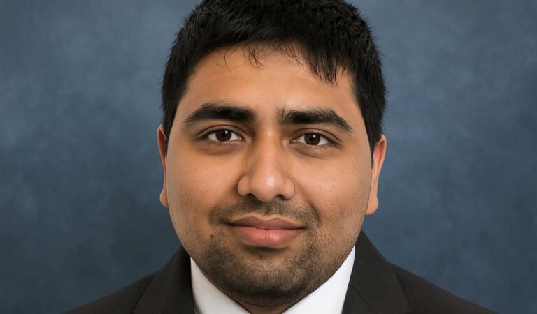 Apple Shakes Up AI Team: Former Microsoft Executive to Lead Catch-Up Efforts