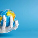 IA et World Models: Main robotique tenant un globe terrestre. Futur de l'intelligence artificielle.
