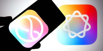 Icônes colorées de Google Gemini sur un smartphone et en arrière-plan, illustrant l'intégration de l'IA dans l'assistant vocal Siri d'Apple.