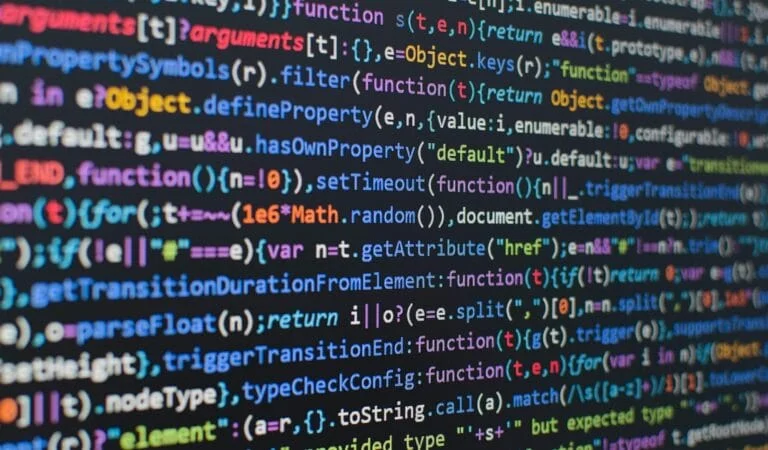 Le code manuel agonise : pourquoi c’est la meilleure nouvelle pour les devs