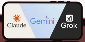 Écran de smartphone présentant les logos et noms des IA Claude, Gemini et Grok, symbolisant l'ère où l'IA se spécialise.